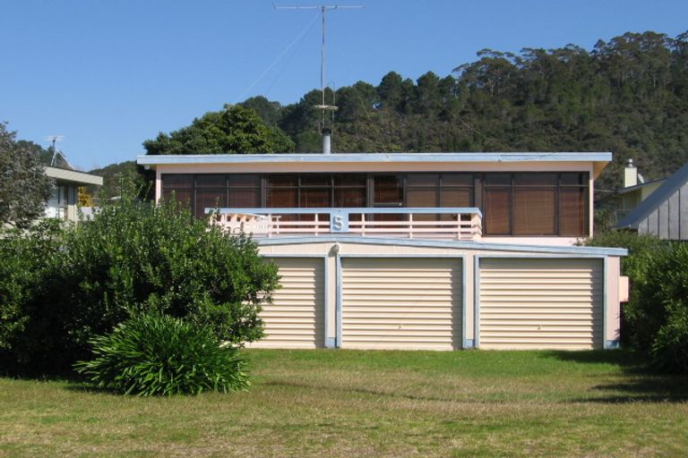 Photo of property in 5 Marine Parade, Cooks Beach, Whitianga, 3591
