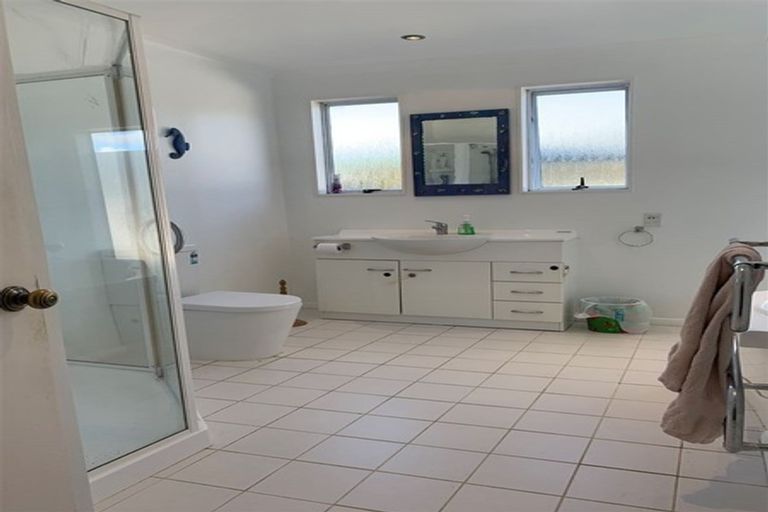 Photo of property in 3 Roy Street, Tawa, Wellington, 5028