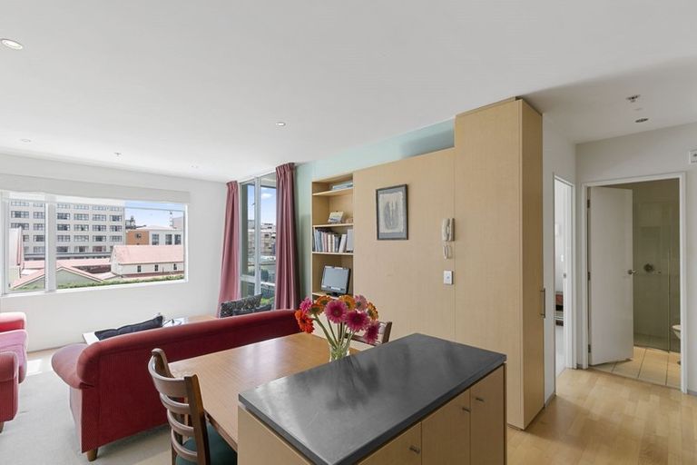 Photo of property in Sanctum Apartment, 10 Ebor Street, Te Aro, Wellington, 6011