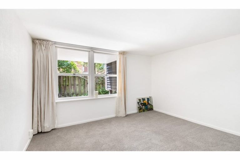 Photo of property in 75 Saddleback Rise, Murrays Bay, Auckland, 0630