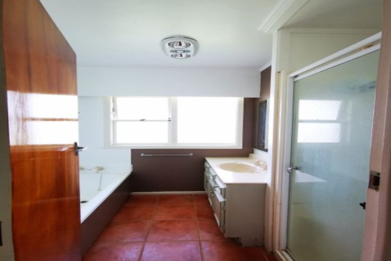 Photo of property in 1 Sealy Road, Torbay, Auckland, 0630