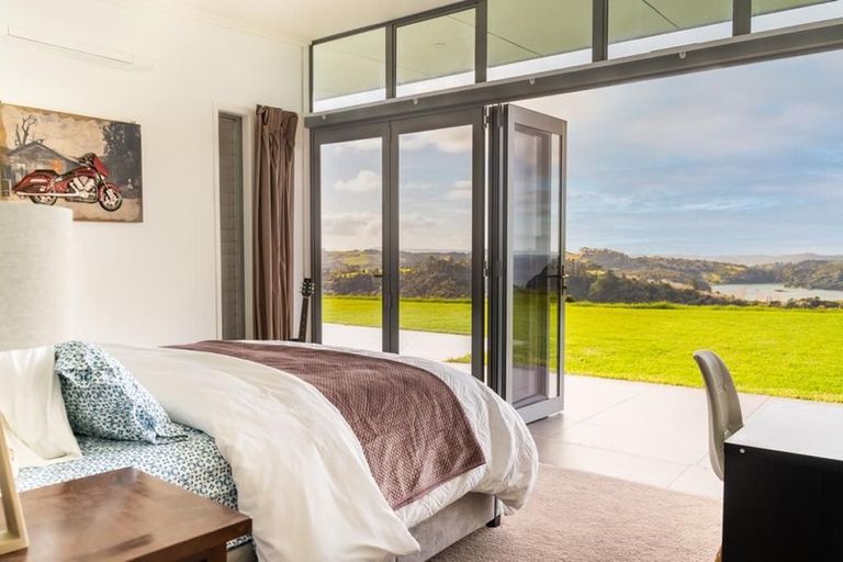 Photo of property in 83 Jervis Road, Waiwera, Orewa, 0994