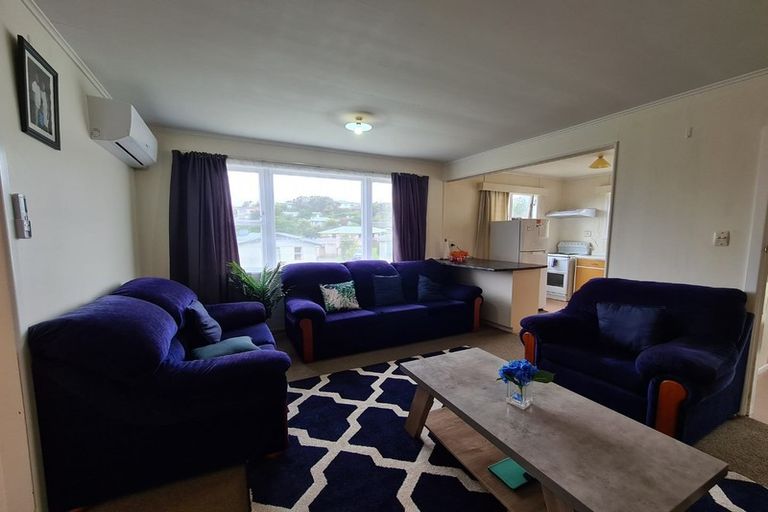 Photo of property in 2 Barclay Street, Newlands, Wellington, 6037