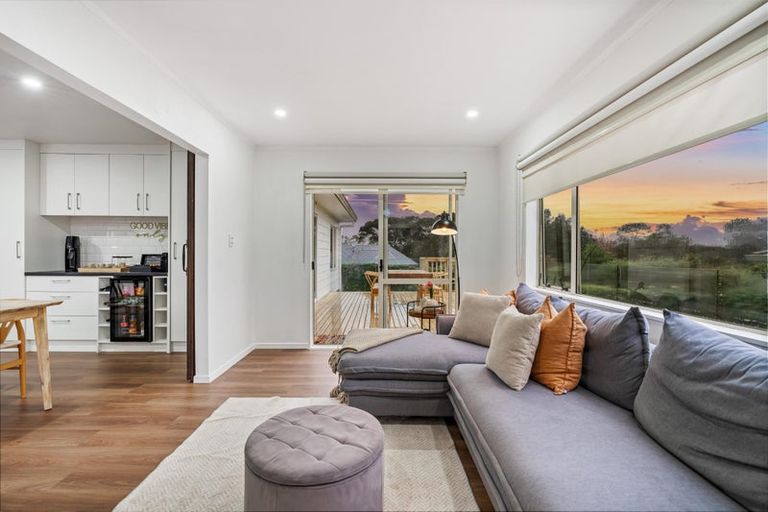 Photo of property in 70 Harmel Road, Glendene, Auckland, 0602