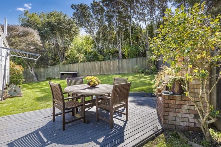 Photo of property in 27 Springtime Crescent, Stanmore Bay, Whangaparaoa, 0932