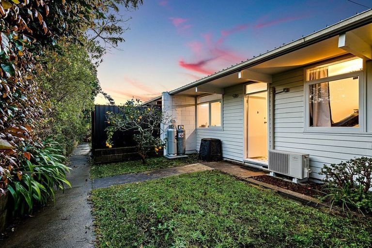 Photo of property in 5/340 Te Atatu Road, Te Atatu South, Auckland, 0610