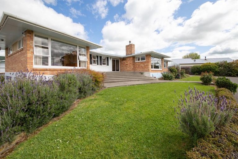 Photo of property in 197 Bridge Street, Bulls, 4818