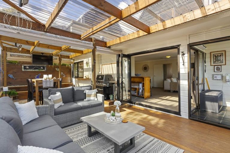 Photo of property in 2/15 Eastwood Rise, Browns Bay, Auckland, 0630