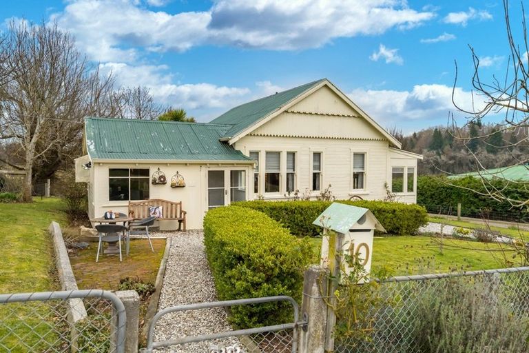 Photo of property in 10 Hill Street, Lawrence, 9532