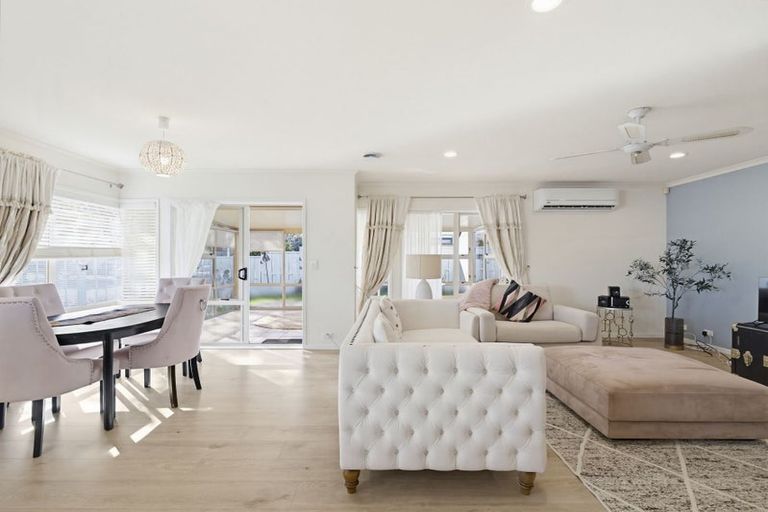 Photo of property in 79 Riverton Drive, Randwick Park, Auckland, 2105