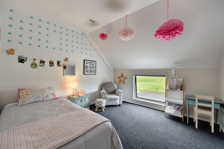 Photo of property in 92 Sinclair Road, Browns, Winton, 9782