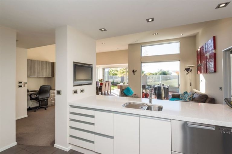 Photo of property in 12 Oakwood Drive, Rangiora, 7400