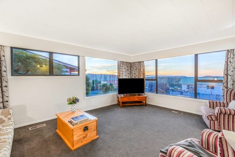 Photo of property in 6 Ettrick Grove, Papakowhai, Porirua, 5024