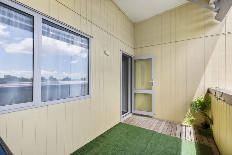 Photo of property in 5/11 Ray Small Drive, Papakura, 2110