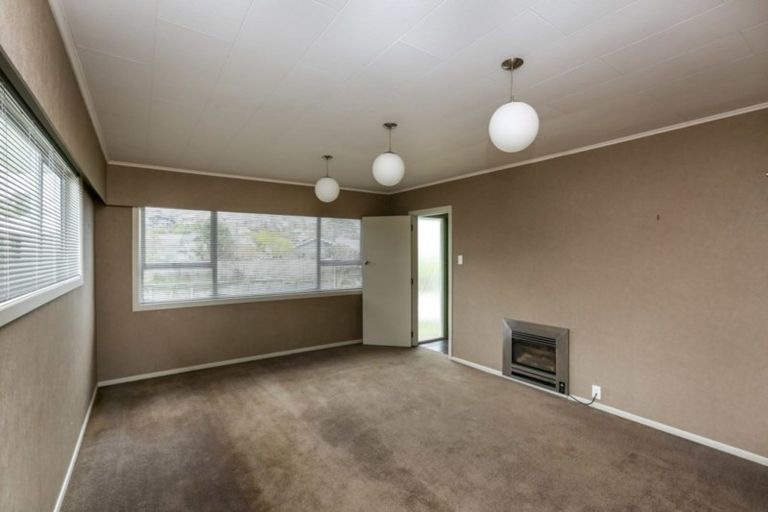 Photo of property in 27 Rospeath Crescent, Spotswood, New Plymouth, 4310