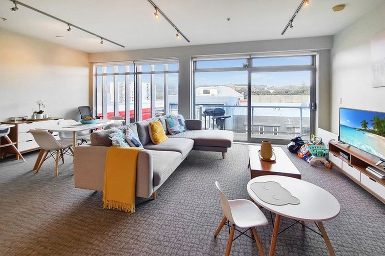 Photo of property in Revolucion Apartments, 206e/28 Torrens Terrace, Mount Cook, Wellington, 6011