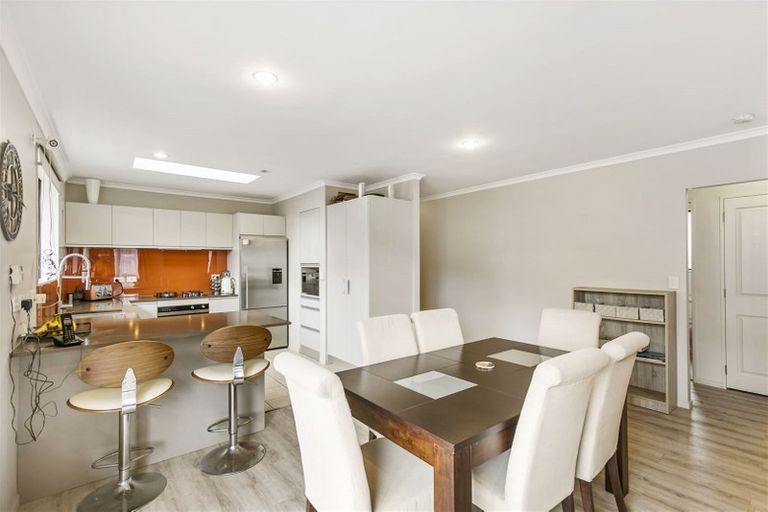 Photo of property in 13a Pax Avenue, Forrest Hill, Auckland, 0620