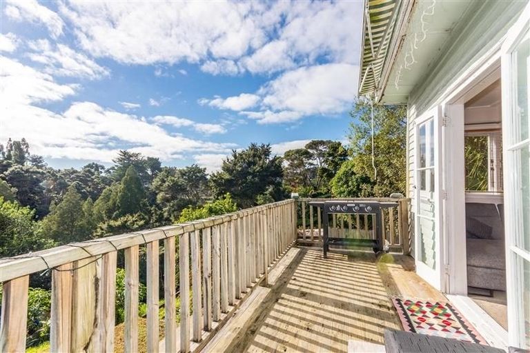 Photo of property in 8 Dorothy Road, Laingholm, Auckland, 0604
