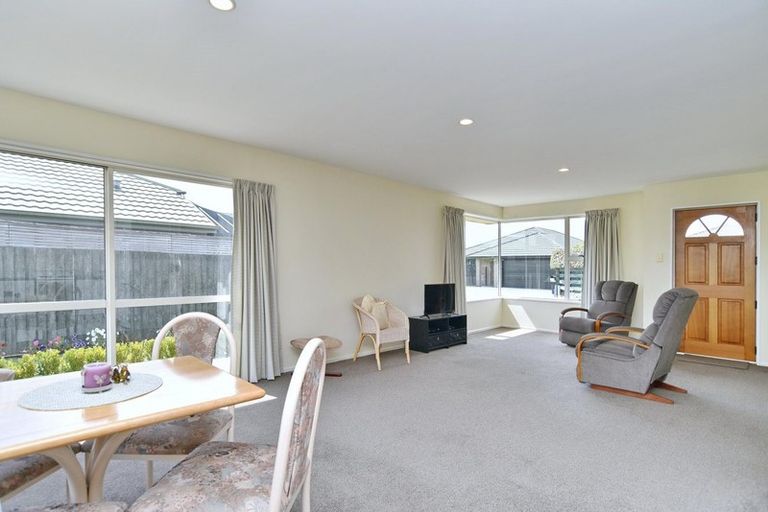 Photo of property in 1/6 Kohuhu Lane, Burwood, Christchurch, 8083