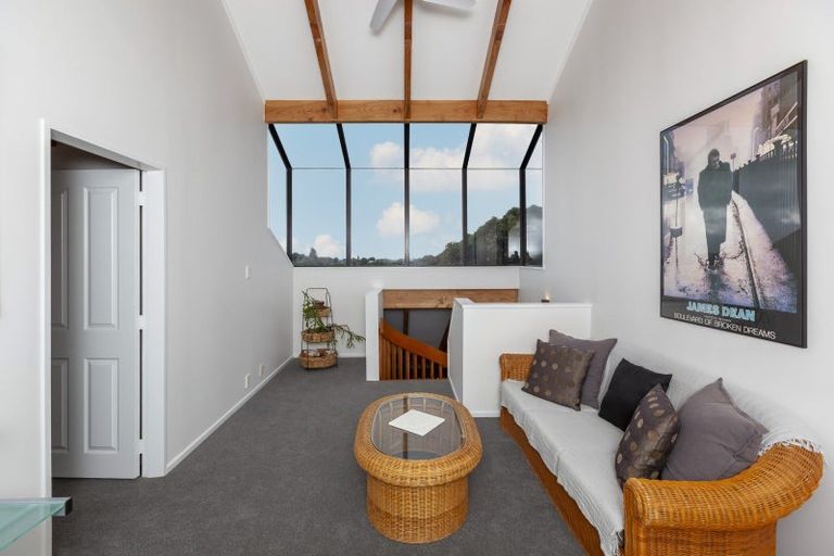 Photo of property in 20 Tiromoana Road, Raumati South, Paraparaumu, 5032