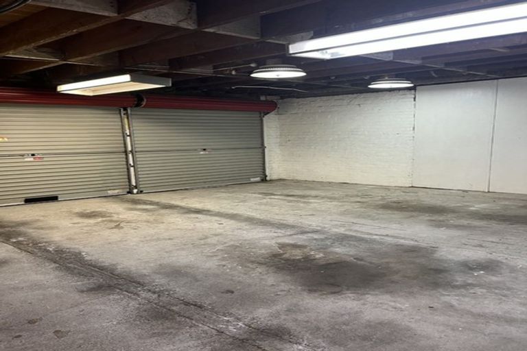 Photo of property in 83 Pupuke Road, Northcote, Auckland, 0627