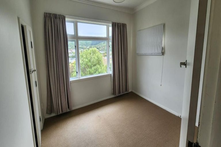 Photo of property in 33 Tawa Terrace, Tawa, Wellington, 5028