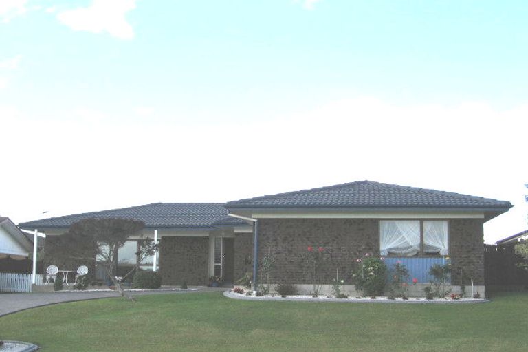 Photo of property in 37 Frank Evans Place, Henderson, Auckland, 0610