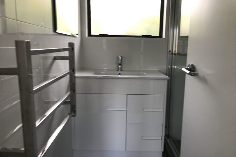 Photo of property in 2/67 Trias Road, Totara Vale, Auckland, 0629