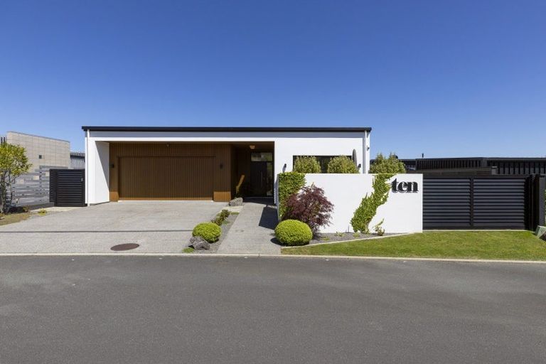 Photo of property in 10 Karapoto Lane, Rainbow Point, Taupo, 3330