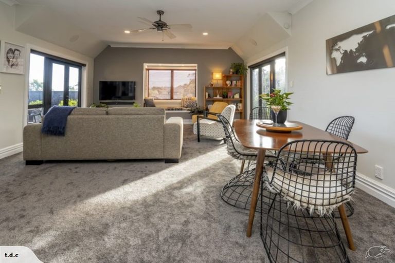 Photo of property in 30 Chamari Close, Titirangi, Auckland, 0604