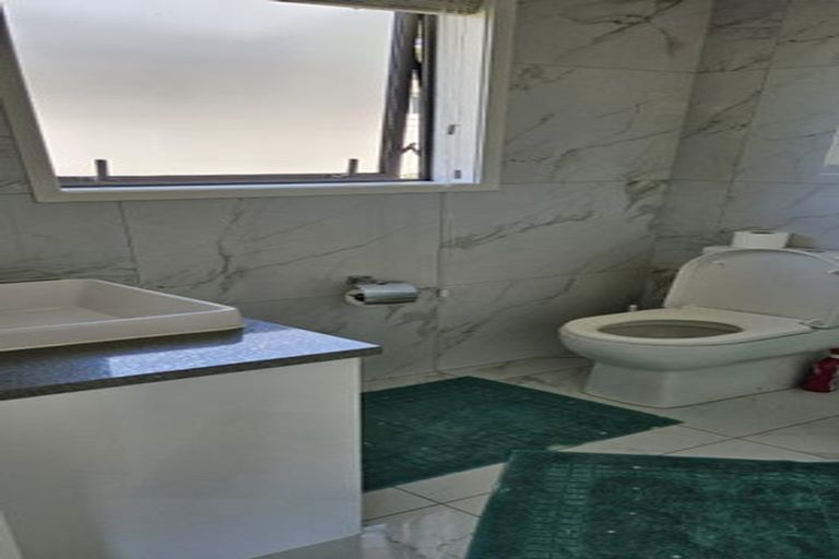 Photo of property in 30 Salamanca Road, Sunnynook, Auckland, 0620