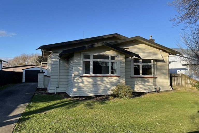 Photo of property in 11 Milverton Avenue, Hokowhitu, Palmerston North, 4410