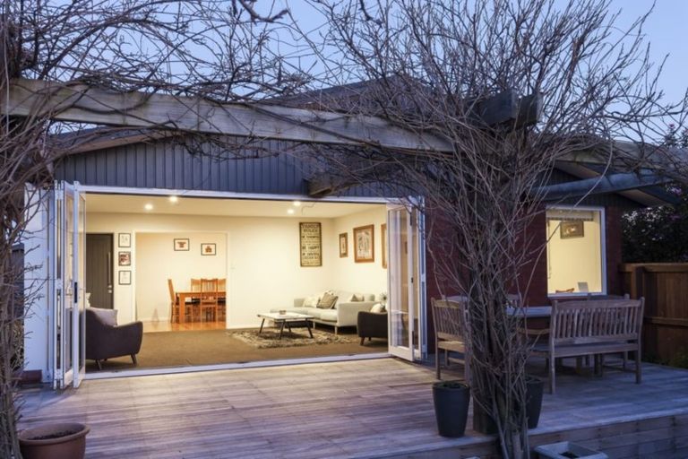 Photo of property in 14 Oakfield Street, Burnside, Christchurch, 8053