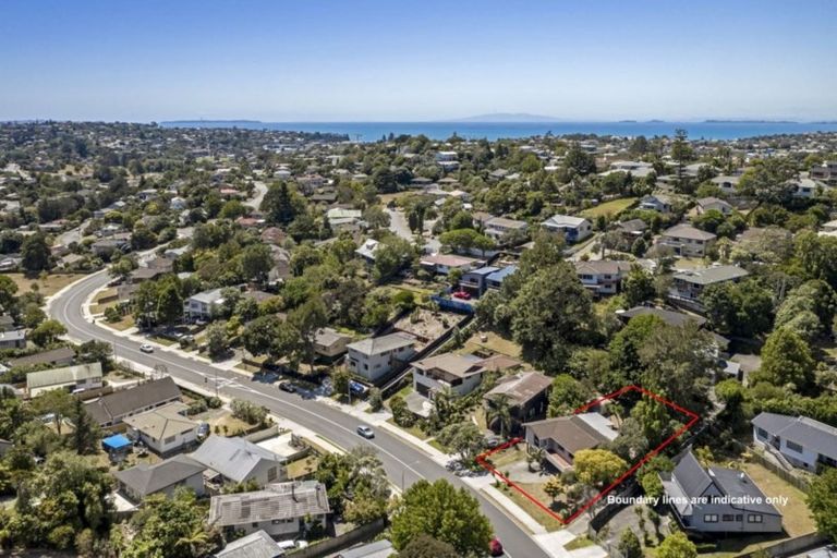 Photo of property in 93 Oaktree Avenue, Browns Bay, Auckland, 0630