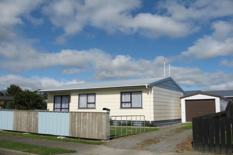 Photo of property in 10 Skye Street, Levin, 5510
