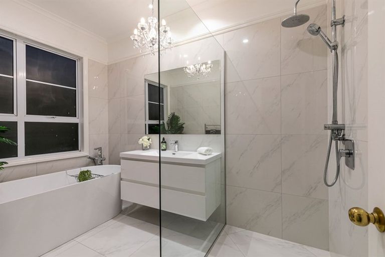 Photo of property in 27 Almond Grove, Greenhithe, Auckland, 0632