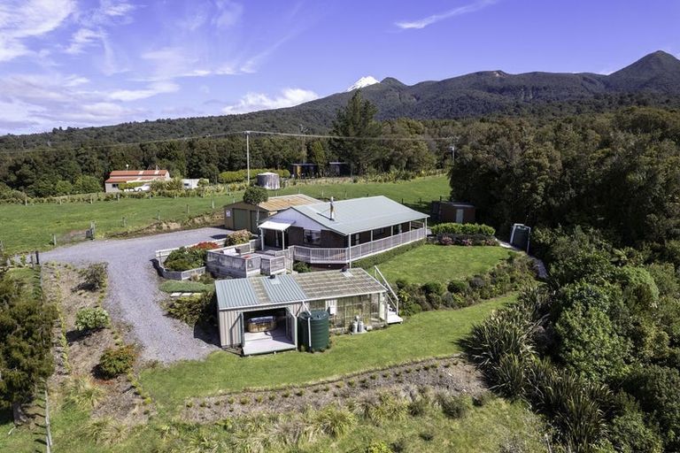 Photo of property in 1880 Mangorei Road, Mangorei, New Plymouth, 4371