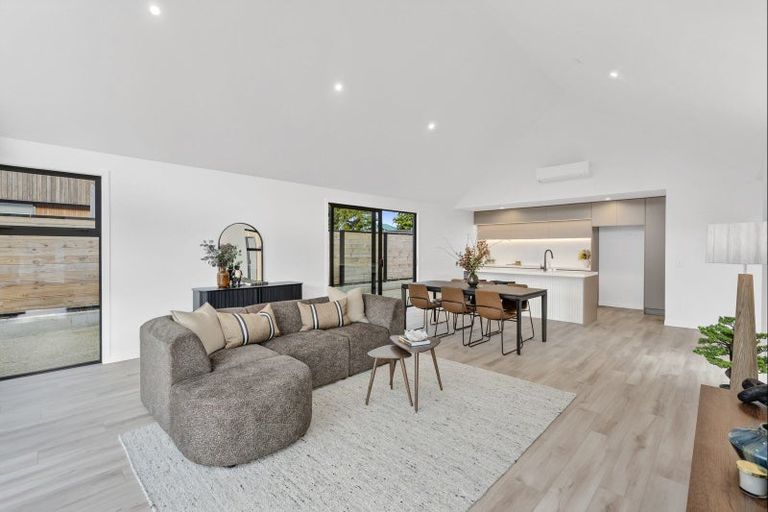 Photo of property in 10 Kamana Rise, Wanaka, 9382