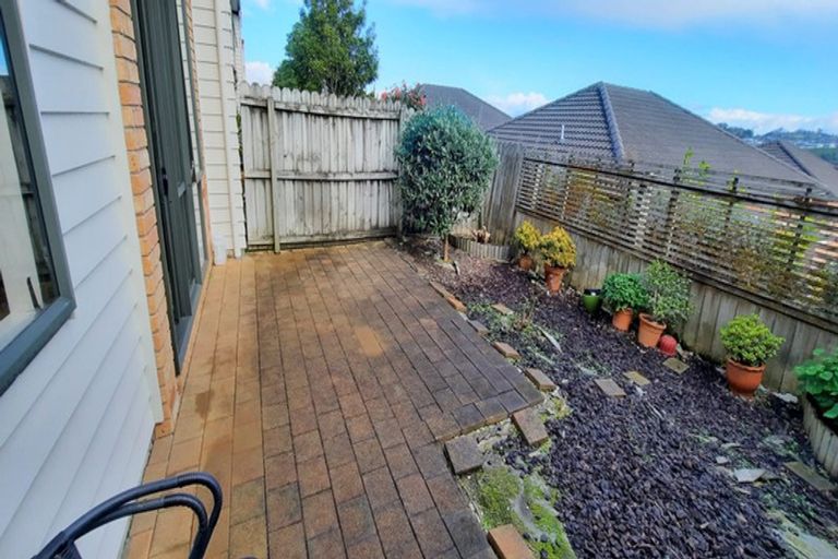 Photo of property in 22/22 Northcross Drive, Oteha, Auckland, 0632