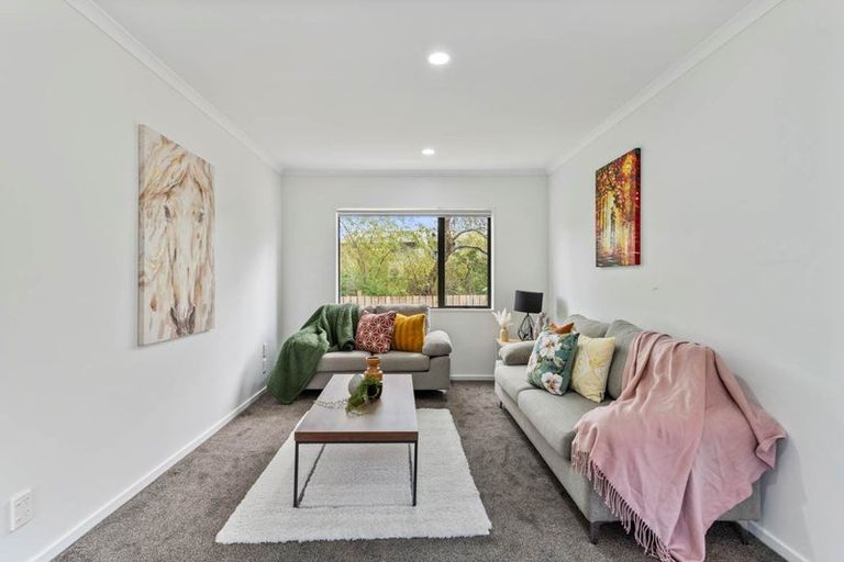 Photo of property in 15 Ali Place, Ranui, Auckland, 0612