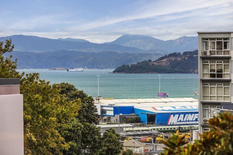 Photo of property in 18 Newman Terrace, Thorndon, Wellington, 6011