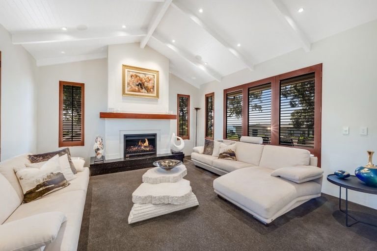 Photo of property in 2 Glenoaks Rise, Mellons Bay, Auckland, 2014