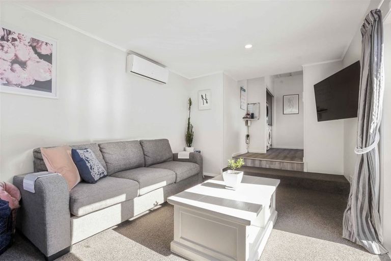 Photo of property in 2 Old Farm Road, Hamilton East, Hamilton, 3216