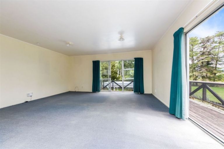 Photo of property in 2/25 Edgware Road, West Harbour, Auckland, 0618