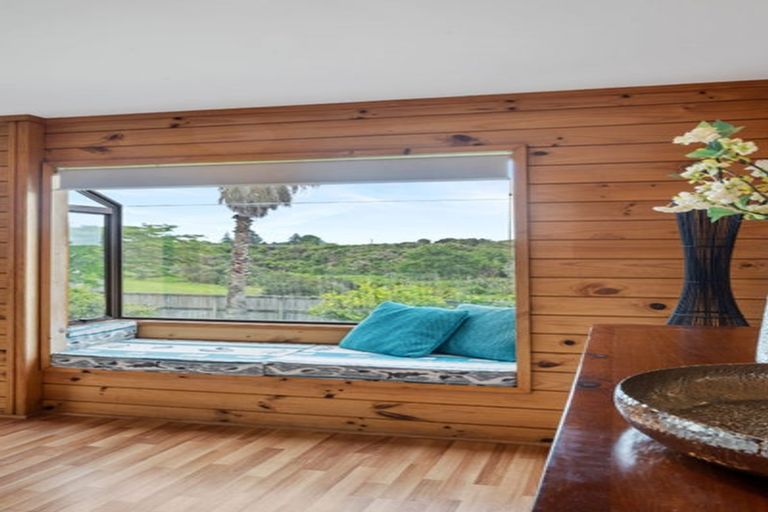 Photo of property in 18 Lochend Place, Highland Park, Auckland, 2010