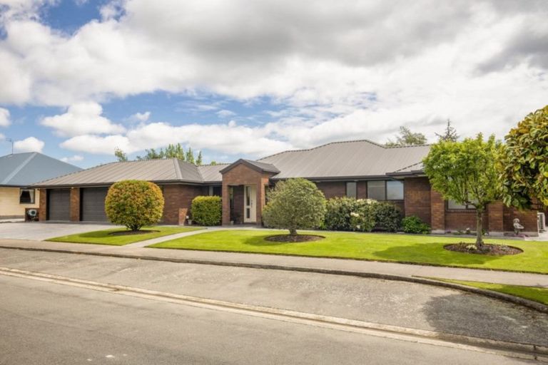 Photo of property in 17 Calvandra Grove, Rangiora, 7400