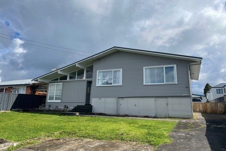 Photo of property in 18 Farnborough Crescent, Mangere, Auckland, 2022