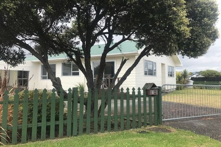 Photo of property in 10 Hadfield Place, Paraparaumu Beach, Paraparaumu, 5032