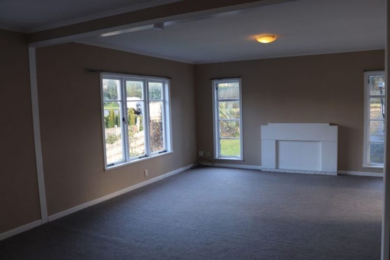 Photo of property in 27 Glenfern Road, Mellons Bay, Auckland, 2014