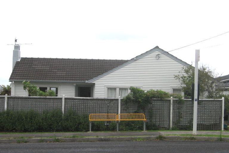 Photo of property in 84 Ocean View Road, Northcote, Auckland, 0627